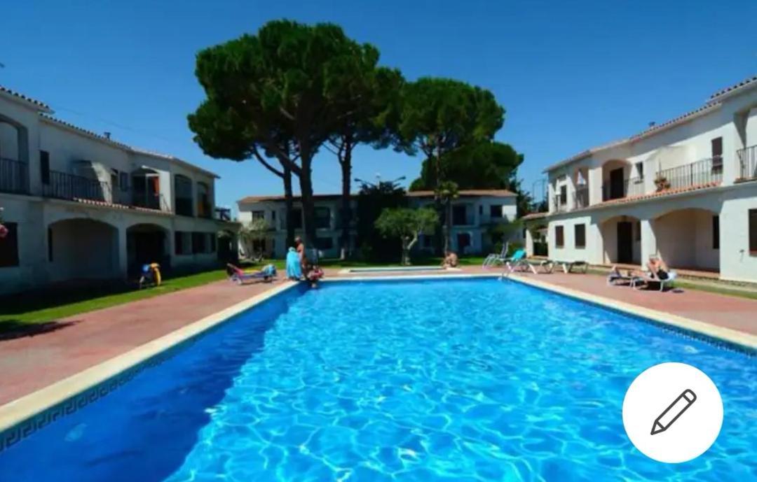 Cosy Apartment Of L'Escala Beach Екстериор снимка