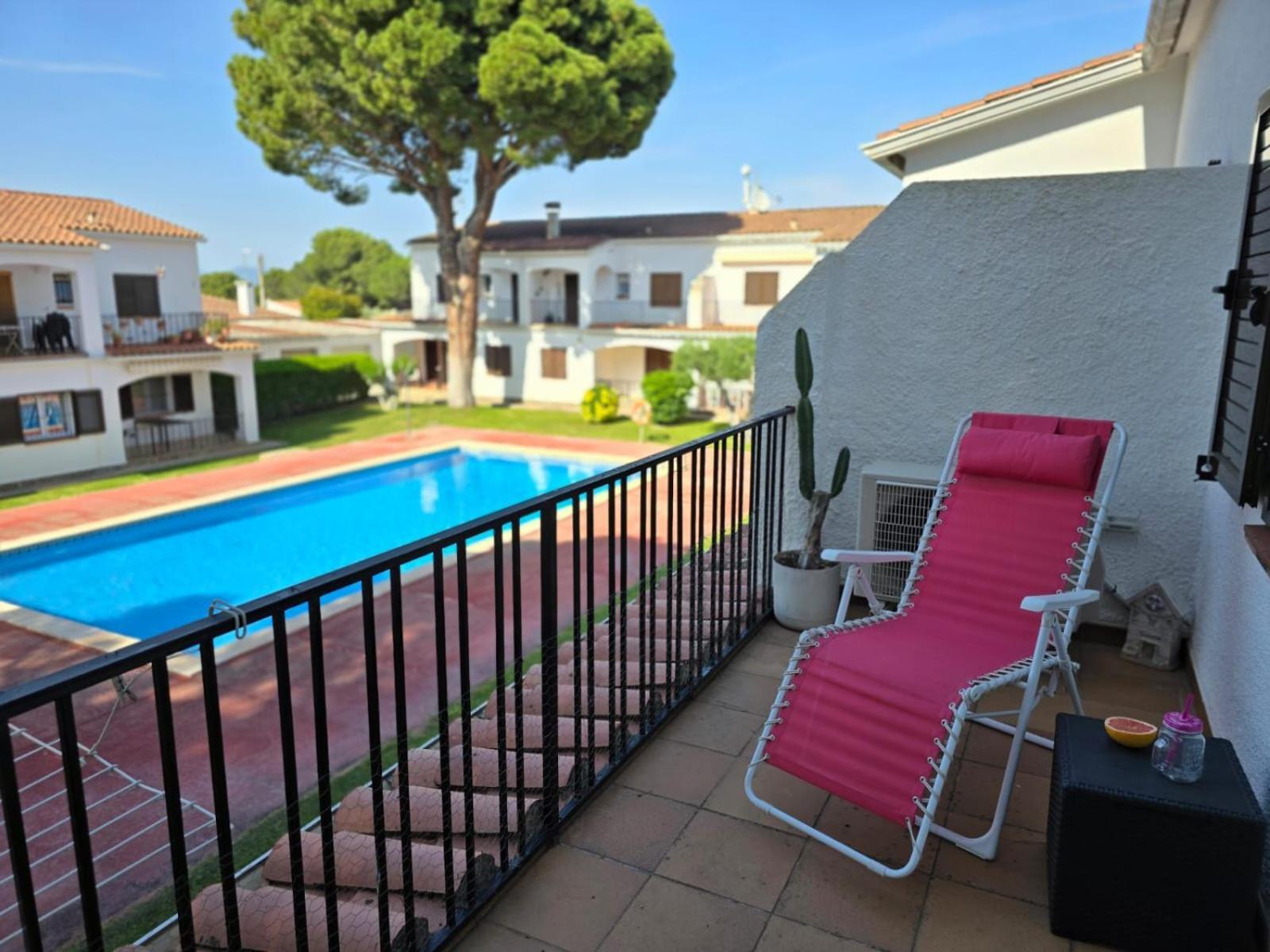 Cosy Apartment Of L'Escala Beach Екстериор снимка